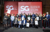 Große Bühne für die SÜSSER-STERN-Preisträger 2025 bei der gestrigen Award-Show in der Berliner Location DogTap.