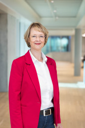 Béatrice Conde-Petit, Lebensmittelwissenschaftlerin, Ingenieurin und Nachhaltigkeitsspezialistin, ist seit mehr als 15 Jahren bei Bühler tätig. Sie hat Initiativen geleitet, die die Lebensmittel- und Futtermittelverarbeitung vorangebracht und die Anlageneffizienz sowie die Lebensmittelsicherheit verbessert haben. (Bild: Bühler)