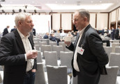 Bernd Gohlke (li.) und Jürgen Weiss während einer Kaffeepause beim Internationalen Süßwaren-Kongress in Berlin.