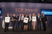 Gemeinsame Freude über den ECR Award: (v. li.) Tolga Cem Cobal, Kirsten Kiel und Ingo Lübke von Rewe, Alexander Nordloh, Ute Hinz und Fridolin Frost von Mondelez International, Katja Borgmann und Willhelm Hoffrogge (beide Hoffrogge) sowie Laudator Thomas Kohlmorgen von Coca-Cola