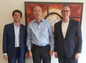 Dr. Thomas Ahlburg (re.) und Roy Bruderer haben im September 2021 die Awema AG von René Amherd (Mi.) übernommen. (Foto: Awema)