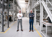 Peter Vyncke (l.) und Johannes Wick im Application Center von Bühler in Beilngries/Deutschland. (Bild: Bühler)