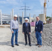 Bei dem Neubau-Projekt aktiv (v. l.): Manuel Bröcker (Gebäudemanagement, Multivac), Volker Gerloff (Geschäftsführer, Multivac), Frank Ebeler (Architekt, Kenterplan). 