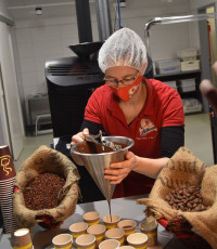 Viel verspricht sich das Halloren-Team von den neuen Produkt-Konzepten: (v. li.) die Vorstandsmitglieder Ralf Wilfer und Darren Ehlert sowie Klaus Lellé, Geschäftsführer der Hallenser Vertriebsgesellschaft mbH.