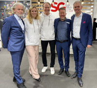 Nutriluv-Markenbotschafterin Angelique Kerber bei der Premiere der Less Sugar Linie mit Sonja und Oliver Schindler von Sweet Tec