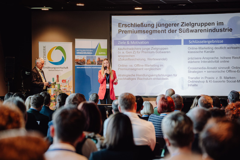 Lisa Schwabe stellte ihre Arbeit dem Publikum beim Mitteldeutschen Ernährungsgipfel vor. (Foto: Viba sweets/Robert Michalk)