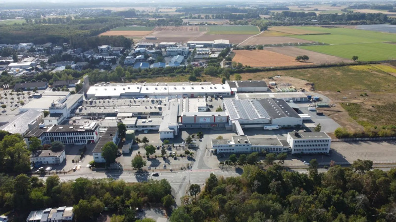 Das Werk in Alsbach-Hähnlein aus der Vogelperspektive. (Foto: Intersnack Deutschland SE)