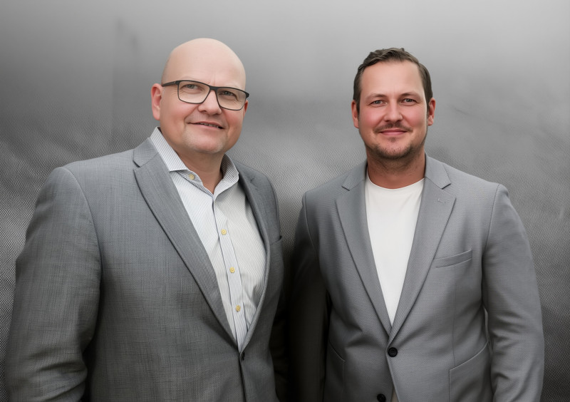 Alexander Noack (re.) folgt Sascha Löhr als Geschäftsführer Marketing und Vertrieb der Gubor-Gruppe. (Foto: Gubor)