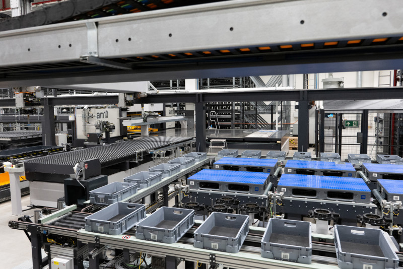 Neben dem Fertigungsbereich beherbergt das neue Werk 2 auch ein hochmodernes Logistikzentrum. Dieses ist weit mehr als ein reines Ersatzteillager. (Bild: Multivac)