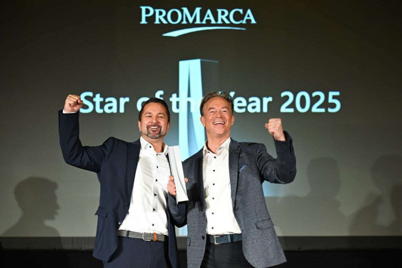 CEO Christoph Zweifel (re.) und Philip Honegger, Leiter Marketing und Kommunikation bei der Zweifel Chips & Snacks AG, freuen sich über die begeherte Auszeichnung. (Foto: Promarca)
