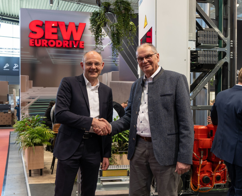 Dr. Hans Krattenmacher (left), Managing Director of Innovation Mechatronics at SEW-EURODRIVE, and Michael Wolter, owner and Managing Director. (Image: SEW-EURODRIVE)