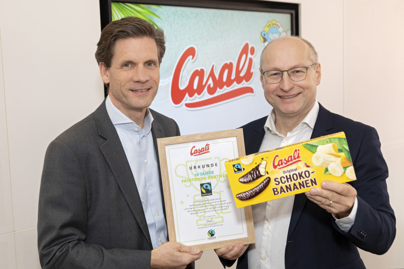 Gelungene Partnerschaft: Manner-CEO Dieter Messner (li.) und Hartwig Kirner, Geschäftsführer von Fairtrade Österreich (Foto: Manner/Noll)
