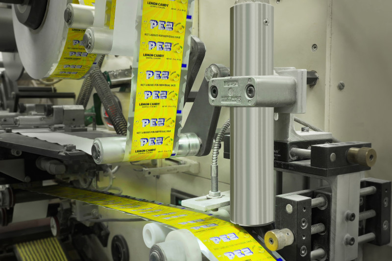 Bevor die Kultmarke PEZ in die Verkaufsregale kommt, sorgen Leibinger-Drucker für perfekt gekennzeichnete Verpackungen. (Bild: Leibinger)