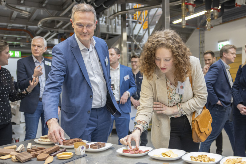 Guests took the opportunity to discover Bühler’s variety of Application Centers. (Image: Bühler AG)