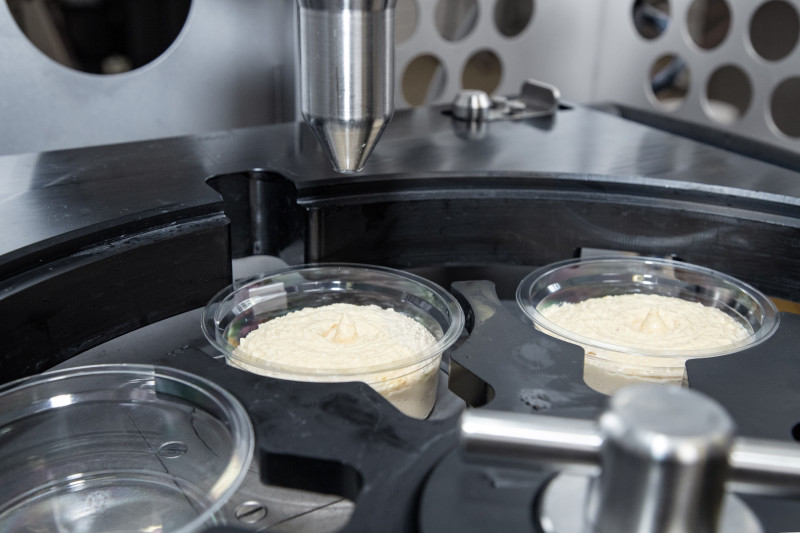 Messebesucherinnen und -besucher können sich in Düsseldorf vom umfangreichen Service- und Supportangebot des Maschinenbauers aus Verden überzeugen. (Bild: VEMAG)