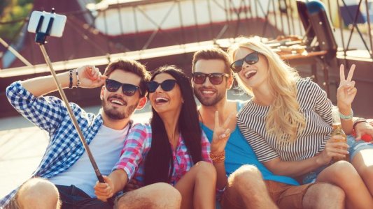 selfiestick and tripod