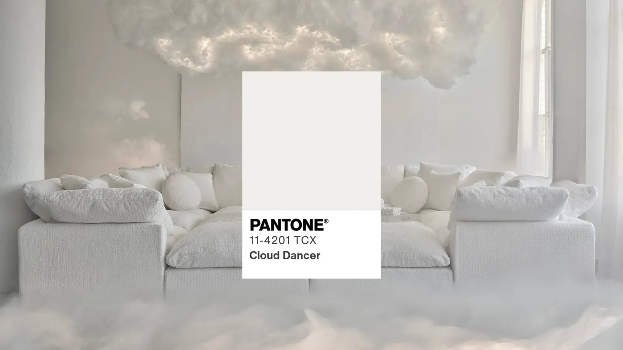 Kolor Roku Pantone 2026 napędza popyt na pościel satynową w Polsce. Cloud Dancer rewolucjonizuje sypialnię