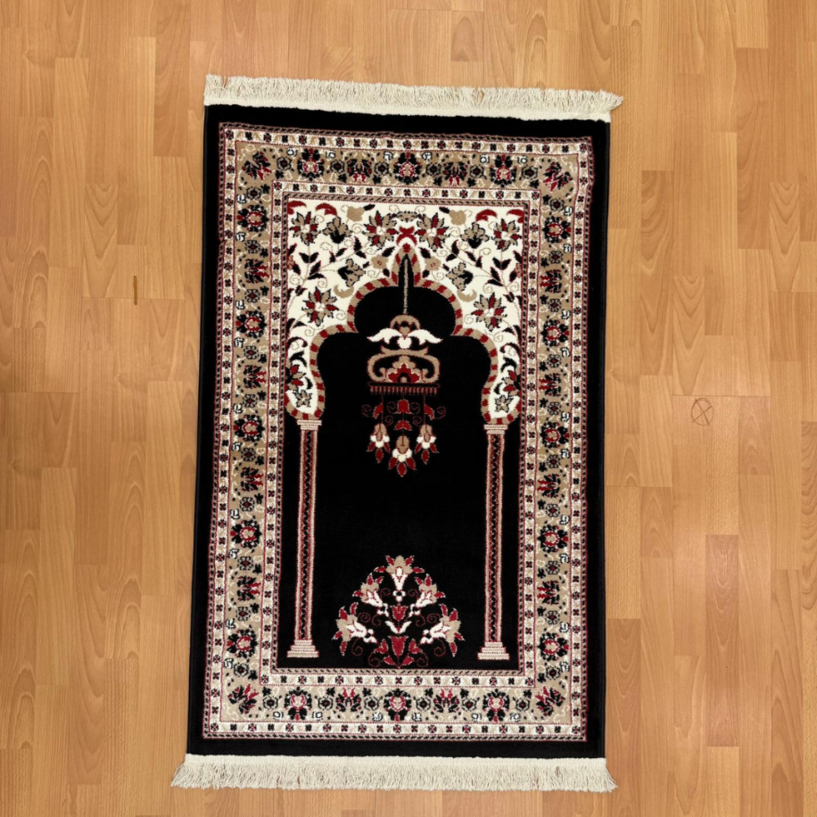 Geleneksel Motifli Yünlü Seccade