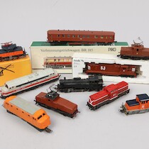 Modelljärnväg, lok, lokkåpor och komponenter, skala H0, bland annat Fleischmann 1330, Piko Nohab, Gutzold V100 på auktion i Skåne hos Sikö Auktioner