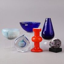 Konstglas ett parti bla Studio Åhus. H=17 & mindre på auktion i Skåne hos Sikö Auktioner
