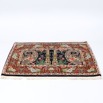 Matta, handknuten, orientalisk, 140 X 92 xm på auktion i Skåne hos Sikö Auktioner