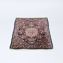 Dörrmatta, handknuten, Iran, 93 X 70 cm på auktion i Skåne hos Sikö Auktioner