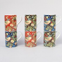 Muggar 6 st Royal Worcester, Morris & Co, England, höjd 11 cm på auktion i Skåne hos Sikö Auktioner