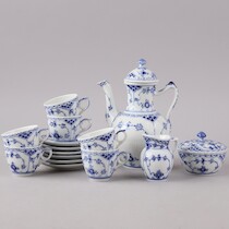 Mockaservis 6 pers Royal Copenhagen "Musselmalet" på auktion i Skåne hos Sikö Auktioner