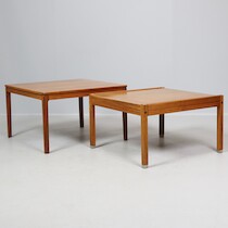 Soffbord, 2 st, valnöt och jakarandabets, 1960-70-tal, 72 x 72, H = 45 o mindre på auktion i Skåne hos Sikö Auktioner