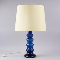 Bordslampa, Luxus, glas och plast, H = 73 på auktion i Skåne hos Sikö Auktioner