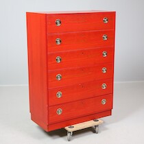 Byrå 66 lådor 1970-tal 76 X 38 H=105 på auktion i Skåne hos Sikö Auktioner