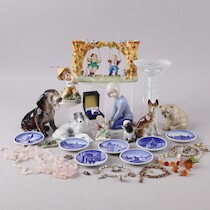 Figuriner smycken mm bla Lladro bärnsten på auktion i Skåne hos Sikö Auktioner