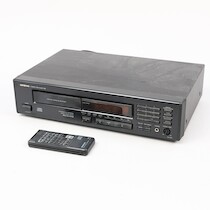 CD-spelare, Onkyo DX-705, fjärrkontroll på auktion i Skåne hos Sikö Auktioner