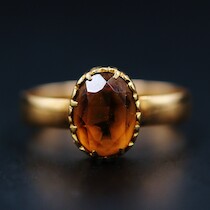 Ring guld 18k med sten D=17 tot V=1,9g på auktion i Skåne hos Sikö Auktioner