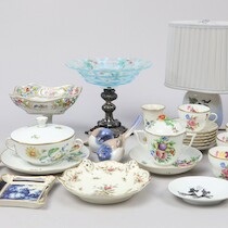 Figuriner, Bing & Gröndal, lampa Royal Copenhagen, servisdelar bla Dresden och Rosenthal, mm på auktion i Skåne hos Sikö Auktioner