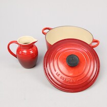 Stekgryta och kanna, Le Creuset, diameter 25 cm och mindre på auktion i Skåne hos Sikö Auktioner