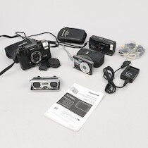 Kameror och kikare, bla Olympus och Lumix på auktion i Skåne hos Sikö Auktioner