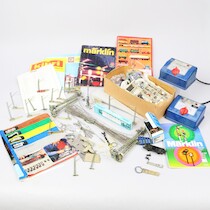 Modelljärnväg, Märklin, 2 transformatorer, luftledning, tillbehör på auktion i Skåne hos Sikö Auktioner