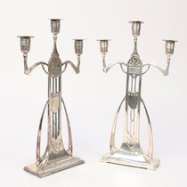 Ljusstakar ett par, Jugend 1900-talets början, vitmetall, höjd 41 cm, märkta Juventa Primametal på auktion i Skåne hos Sikö Auktioner