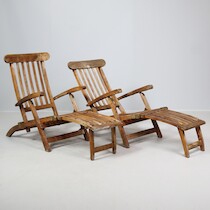 Däckstolar, ett par, teak m. dynor på auktion i Skåne hos Sikö Auktioner