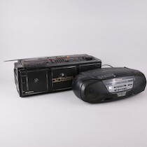 Äldre stereos 2st Hitachi & Panasonic på auktion i Skåne hos Sikö Auktioner