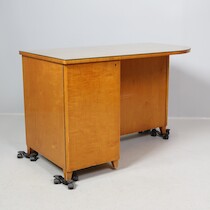 Skrivbord funkis med glasskiva 120 X 65 H=75 på auktion i Skåne hos Sikö Auktioner