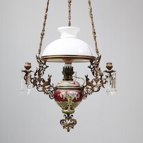 Takfotogenlampa majolika B=50 på auktion i Skåne hos Sikö Auktioner