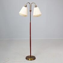 Golvlampa teak mässing 1900-talets mitt, ställbar på auktion i Skåne hos Sikö Auktioner