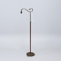 Golvlampa, mässing. Justerbar samt höj och sänkbar. 1920-tal. H=174/136 cm. på auktion i Skåne hos Sikö Auktioner