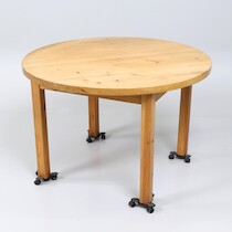 Matbord, furu, 1970-tal, diameter 120 cm på auktion i Skåne hos Sikö Auktioner