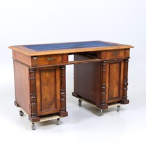 Skrivbord, 1800-tal, 137x77x77 cm (BxDxH) på auktion i Skåne hos Sikö Auktioner