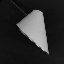 Skrivbordslampa, lackad plåt, krom. "Deluxe" S Björklund & L Gustafsson, Falkenbergs belysning. H=65 cm på auktion i Skåne hos Sikö Auktioner