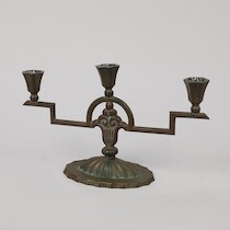 Kandelaber, patinerad brons. 1930-tal. B=25 cm på auktion i Skåne hos Sikö Auktioner