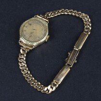 Armbandsur, guld i boetten, 14 K, bredd 20 mm, manuell, armband guld dubblé på auktion i Skåne hos Sikö Auktioner